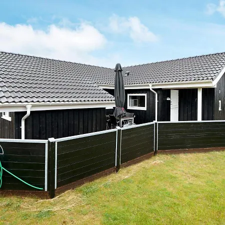 8 Person Holiday Home In Horve-By Traum *