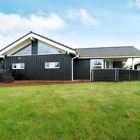 8 Person Holiday Home In Horve-By Traum *